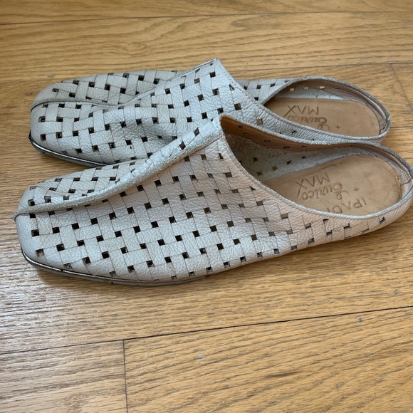 Butter soft leather Max Slides - Picture 4 of 6